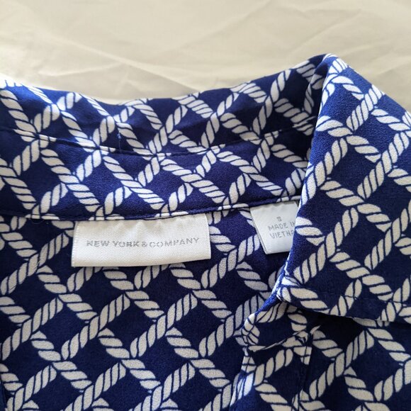 NY&Co sleeveless blouse - Picture 2 of 4